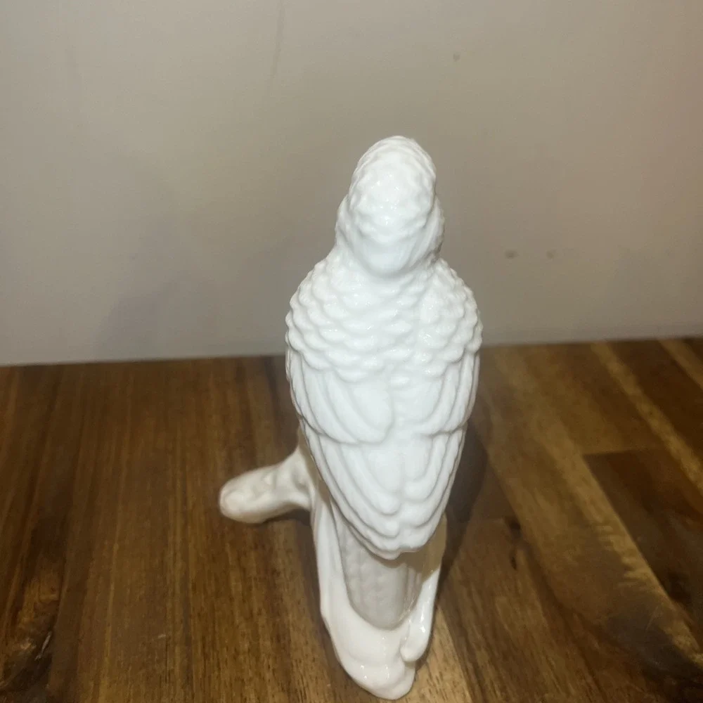 Vintage Hummingbird at Rest Figurine, Glossy White Porcelain Bird 5.5' Cottage